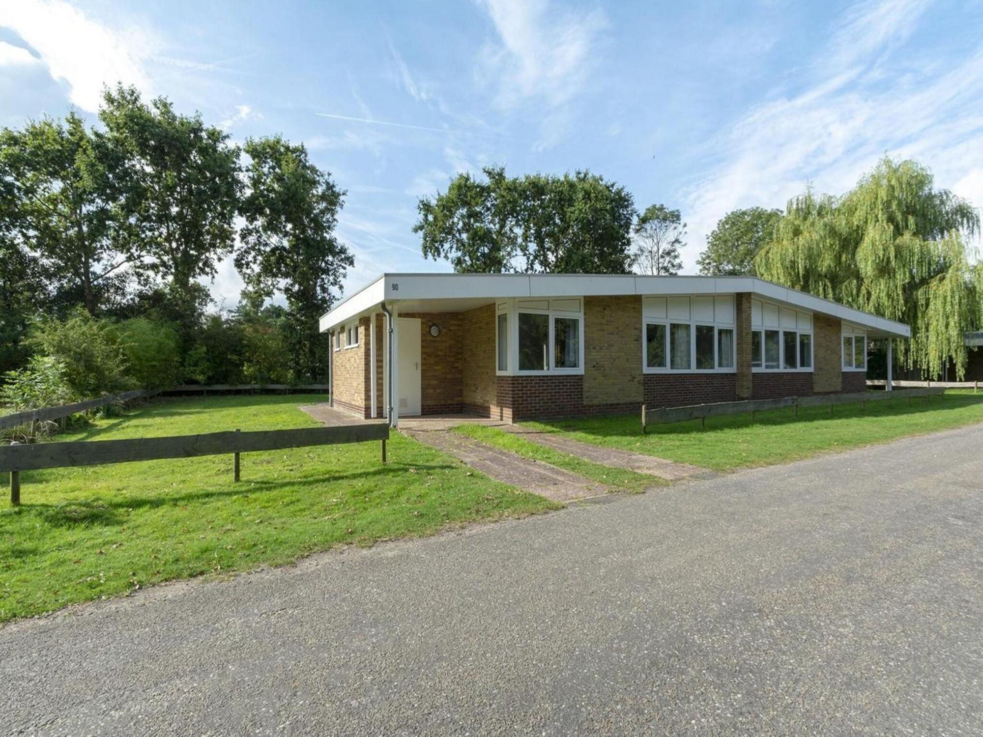Stylish Beachside Bungalow With Patio Sint Maartensvlotbrug Bagian luar foto