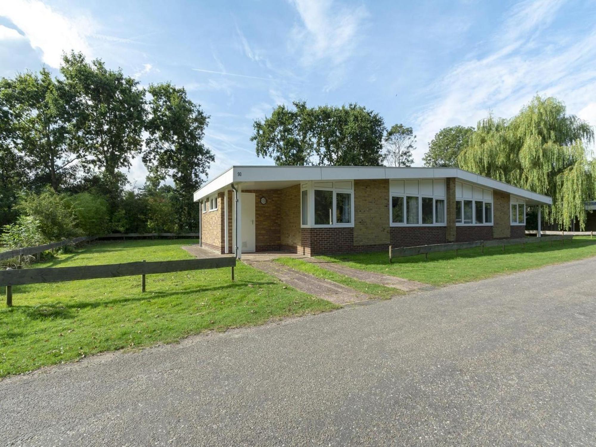 Stylish Beachside Bungalow With Patio Sint Maartensvlotbrug Bagian luar foto